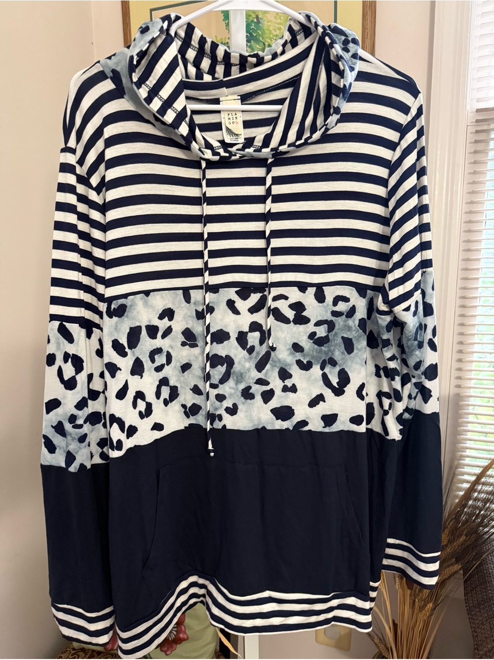 Flamingo Long Sleeve Lightweight Hoodie. NWOT. Size XL